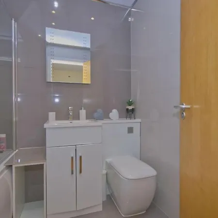 Alluring 2 Bedroom Leeds City Centre Apartment- Self Check-In,Balconied Apartment Esterno foto