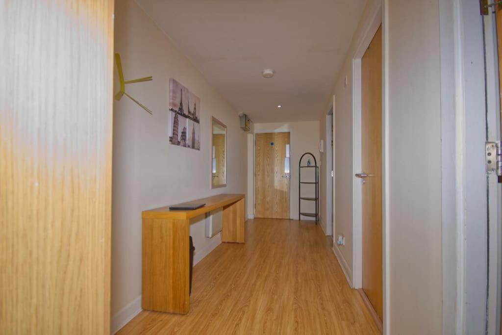Alluring 2 Bedroom Leeds Centre Apartment- Self Check-in,balconied *