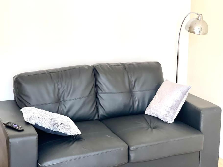Alluring 2 Bedroom Leeds Centre Apartment- Self Check-in,balconied Leeds (West Yorkshire)