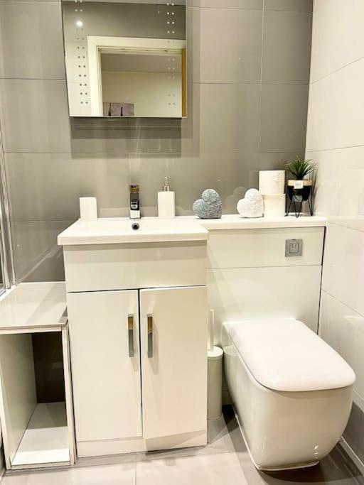 Alluring 2 Bedroom Leeds Centre Apartment- Self Check-in,balconied * Leeds (West Yorkshire)